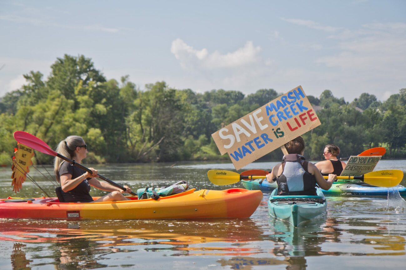 Protesters of Sunoco’s Mariner East Pipline kayaked to a clean-up site on Marsh Creek Lake in Chester County, Pa., where an estimated 8,000 gallons of drilling mud migrated into the waterways. (Photo: Kimberly Paynter / WHYY)